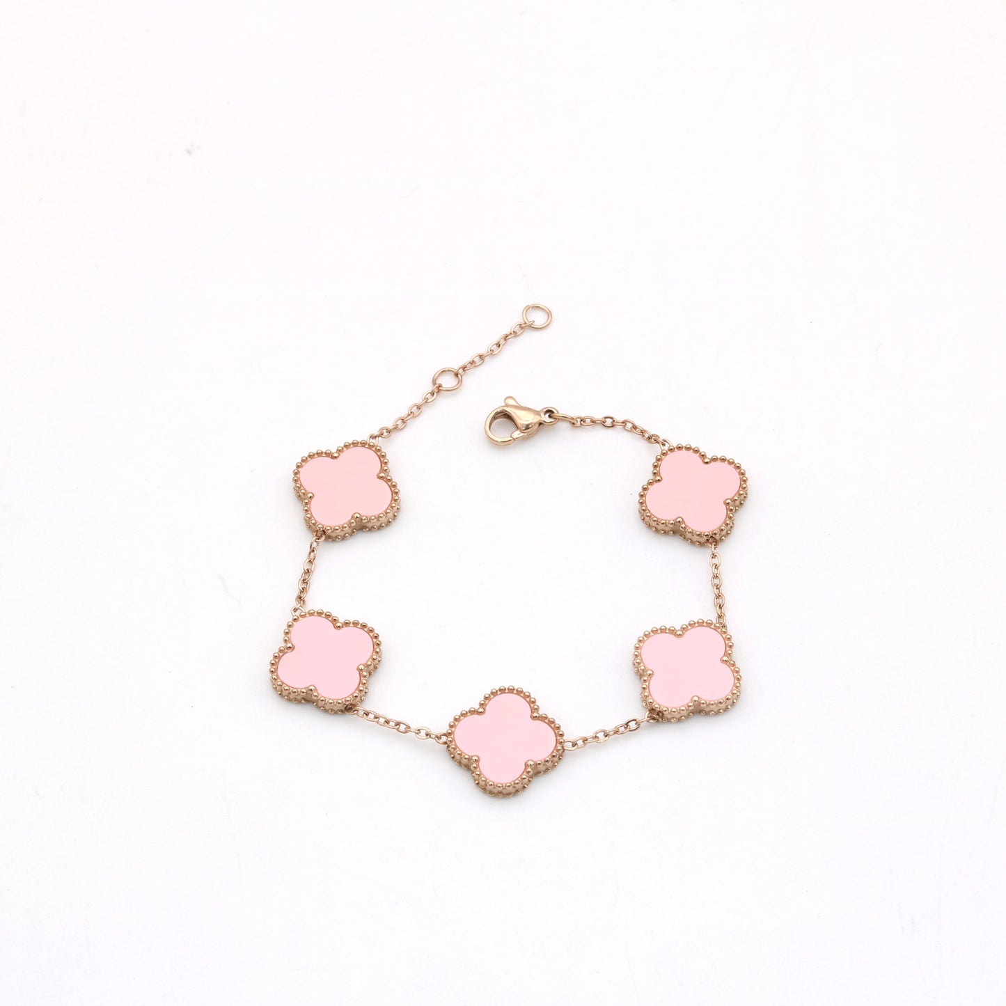 Central Cee Inspired Clover Bracelet – Elegant & Timeless
Elevate your style with this clover bracelet, crafted from high-quality sterling silver and dipped in luxurious gold. Featuring a delicate chain and intricately designed clover-shaped charms, this piece adds a touch of sophistication to any outfit. Inspired by Central Cee’s signature style, it’s the perfect blend of elegance and trend.