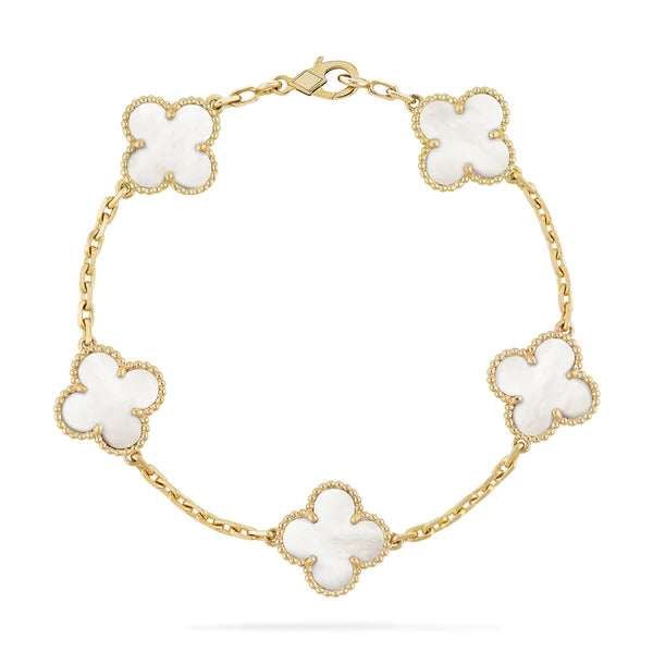 Central Cee Inspired Clover Bracelet – Elegant & Timeless
Elevate your style with this clover bracelet, crafted from high-quality sterling silver and dipped in luxurious gold. Featuring a delicate chain and intricately designed clover-shaped charms, this piece adds a touch of sophistication to any outfit. Inspired by Central Cee’s signature style, it’s the perfect blend of elegance and trend.