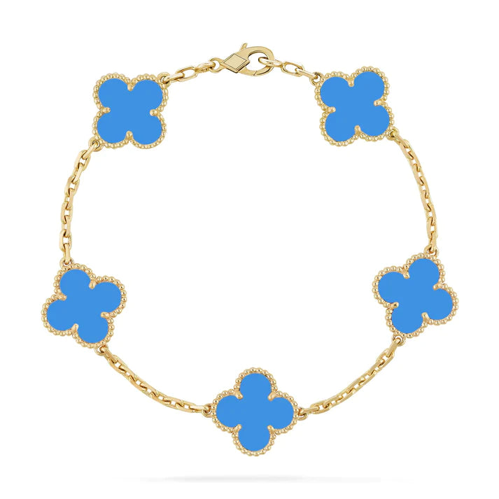 Central Cee Inspired Clover Bracelet – Elegant & Timeless
Elevate your style with this clover bracelet, crafted from high-quality sterling silver and dipped in luxurious gold. Featuring a delicate chain and intricately designed clover-shaped charms, this piece adds a touch of sophistication to any outfit. Inspired by Central Cee’s signature style, it’s the perfect blend of elegance and trend.