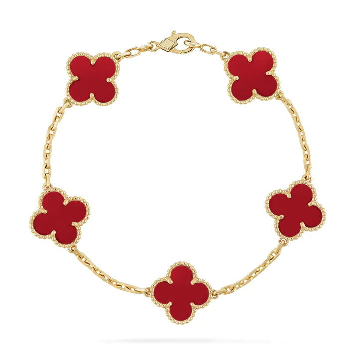Central Cee Inspired Clover Bracelet – Elegant & Timeless
Elevate your style with this clover bracelet, crafted from high-quality sterling silver and dipped in luxurious gold. Featuring a delicate chain and intricately designed clover-shaped charms, this piece adds a touch of sophistication to any outfit. Inspired by Central Cee’s signature style, it’s the perfect blend of elegance and trend.